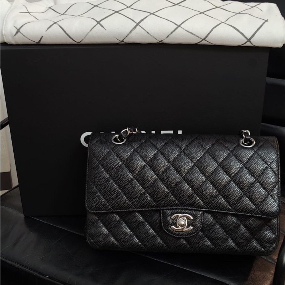 Chanel Black and Burgundy Leather Shoulder Bag - Picture 4 of 13